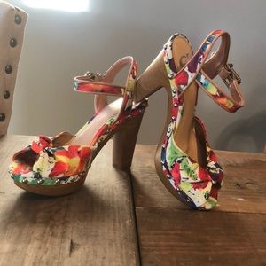 Gianni Bini Floral Heels 💐🌺🌼